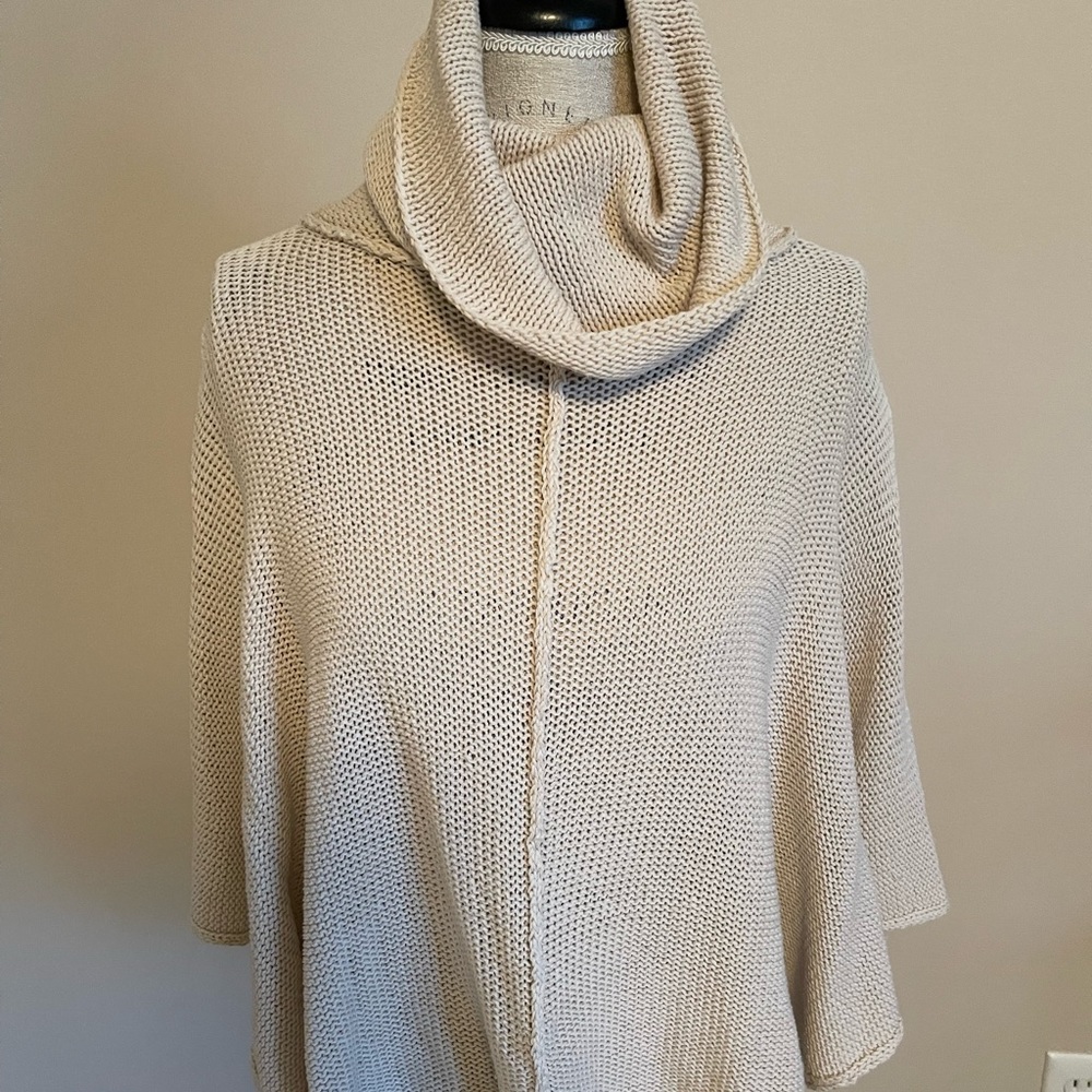 Great tunic/poncho; lightweight